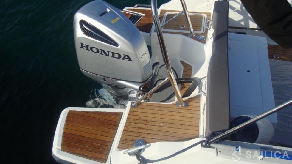 Cap Camarat 7.5 WA - Yacht Charter Sailica