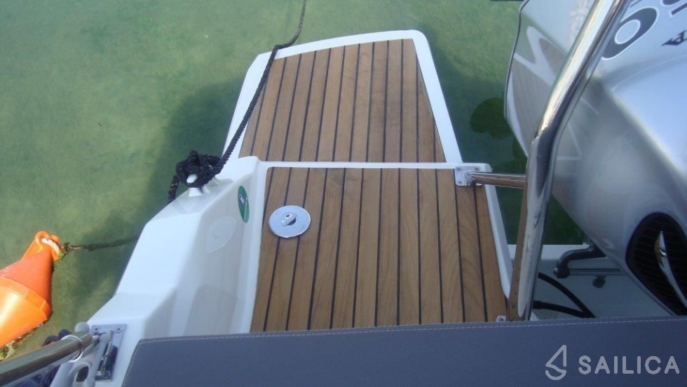 Cap Camarat 7.5 WA - Yacht Charter Sailica