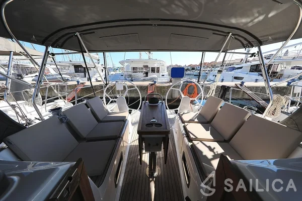 Bavaria 37 Cruiser - Yacht Charter Sailica
