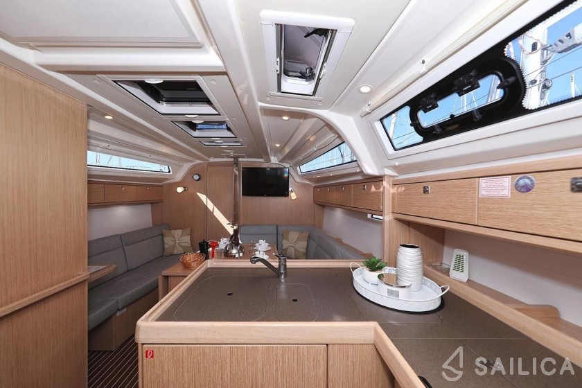 Bavaria 37 Cruiser - Yacht Charter Sailica