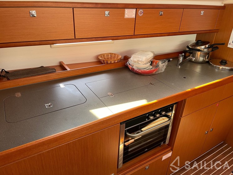 Bavaria 41 Cruiser - Yacht Charter Sailica