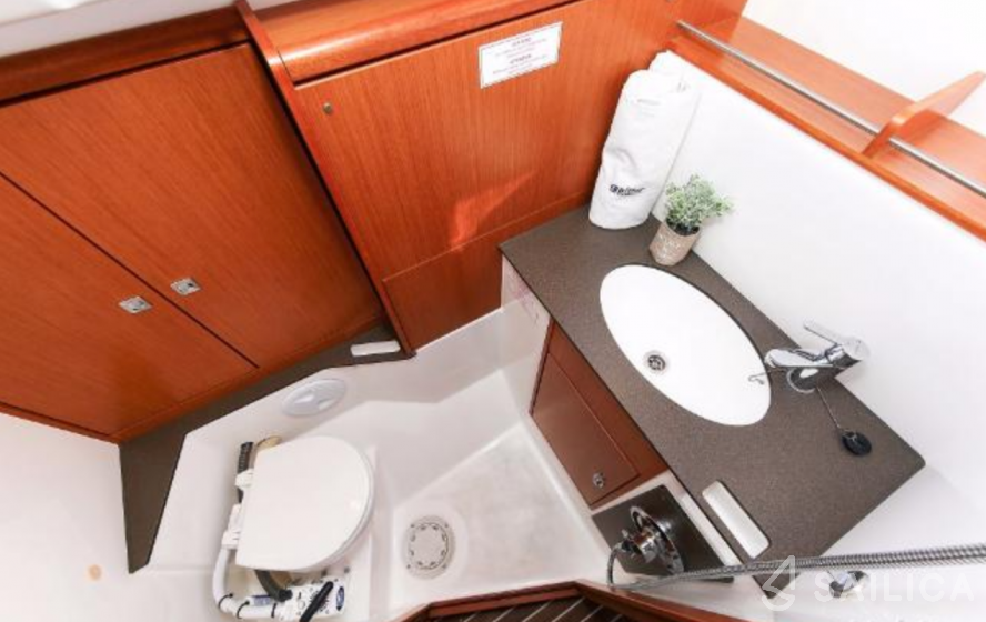 Bavaria 37 Cruiser - Yacht Charter Sailica