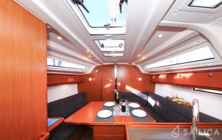 Bavaria 37 Cruiser - Yacht Charter Sailica