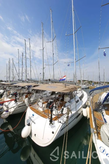 Bavaria 37 Cruiser - Yacht Charter Sailica