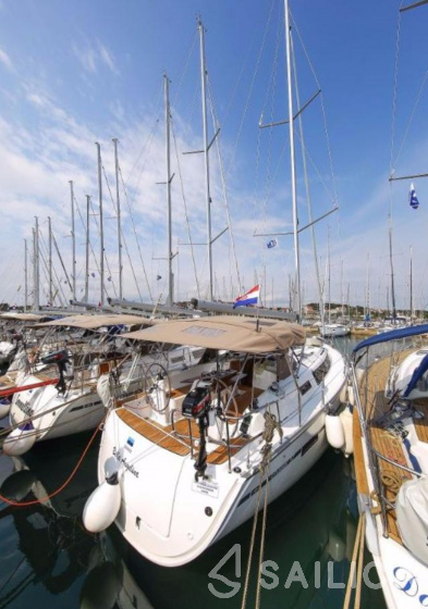Bavaria 37 Cruiser - Yacht Charter Sailica