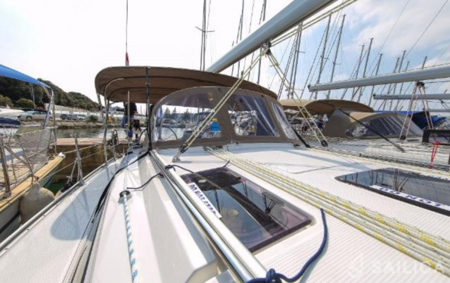 Bavaria 37 Cruiser - Yacht Charter Sailica