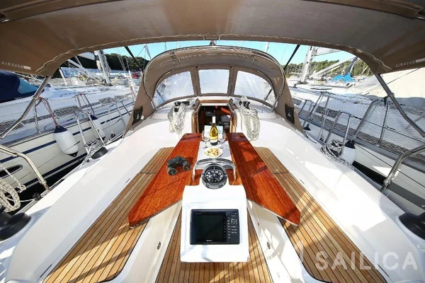 Bavaria 37 Cruiser - Yacht Charter Sailica