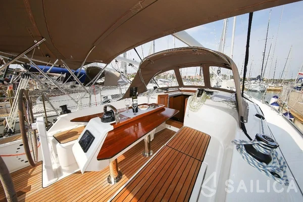 Bavaria 37 Cruiser - Yacht Charter Sailica