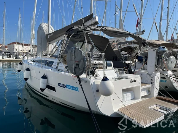 Dufour 390 - Yacht Charter Sailica