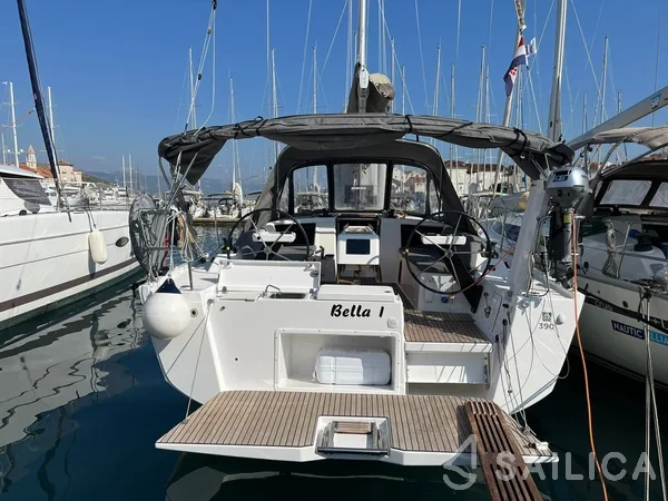 Dufour 390 - Yacht Charter Sailica