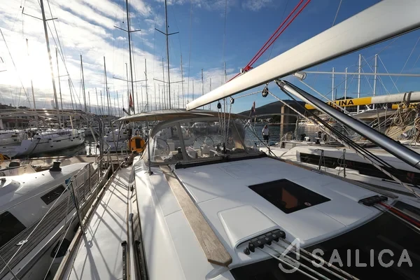 Dufour 412 GL - Yacht Charter Sailica