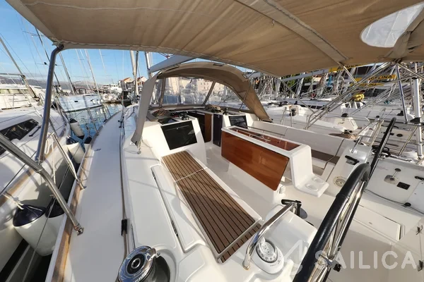 Dufour 412 GL - Yacht Charter Sailica