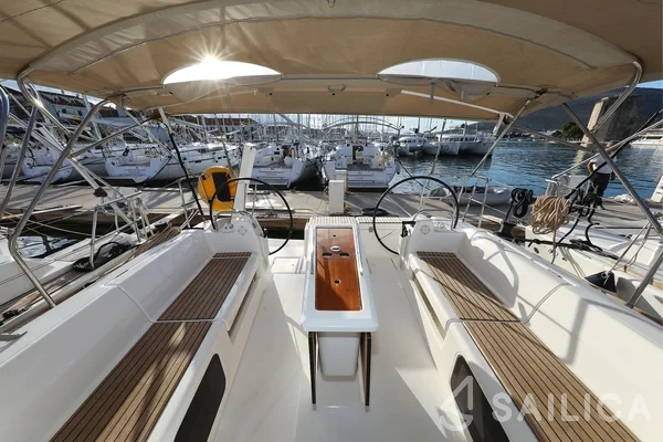 Dufour 412 GL - Yacht Charter Sailica
