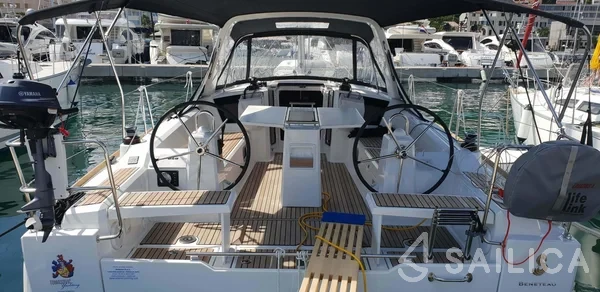 Oceanis 38.1 - Yacht Charter Sailica