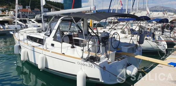Oceanis 38.1 - Yacht Charter Sailica