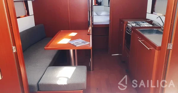 Oceanis 38.1 - Yacht Charter Sailica