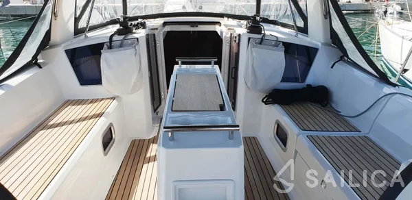 Oceanis 38.1 - Yacht Charter Sailica
