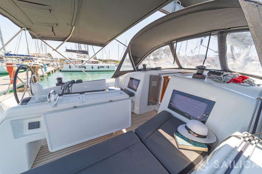 Sun Odyssey 410 - Yacht Charter Sailica