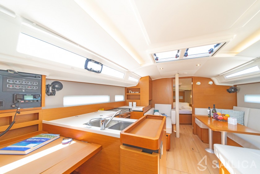 Sun Odyssey 410 - Yacht Charter Sailica