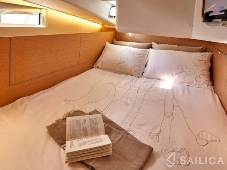 Sun Odyssey 410 - Yacht Charter Sailica