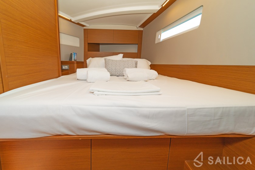 Sun Odyssey 410 - Yacht Charter Sailica