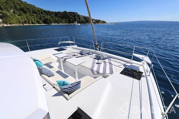 Bali 4.1 - Yacht Charter Sailica
