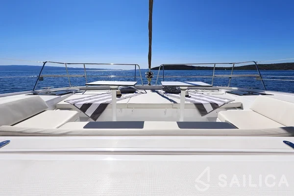 Bali 4.1 - Yacht Charter Sailica