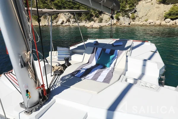 Bali 4.1 - Yacht Charter Sailica