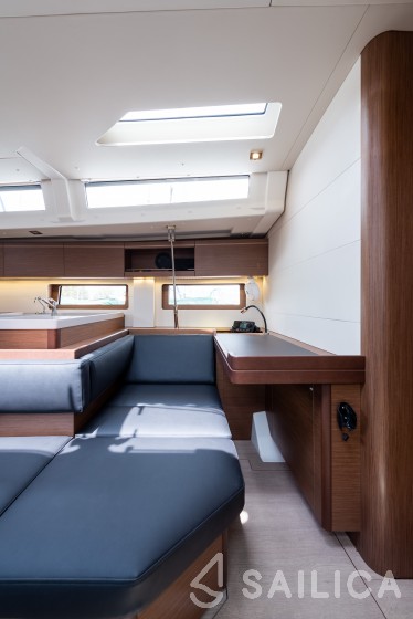 Oceanis 51.1 - Yacht Charter Sailica
