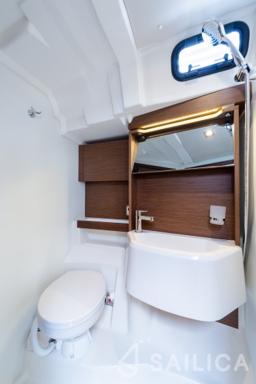 Oceanis 51.1 - Yacht Charter Sailica