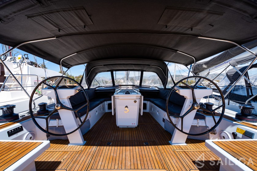 Oceanis 51.1 - Yacht Charter Sailica