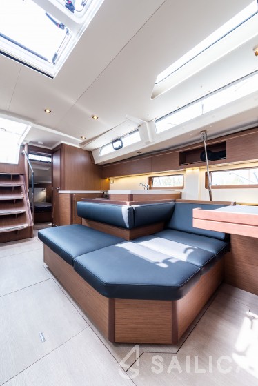 Oceanis 51.1 - Yacht Charter Sailica