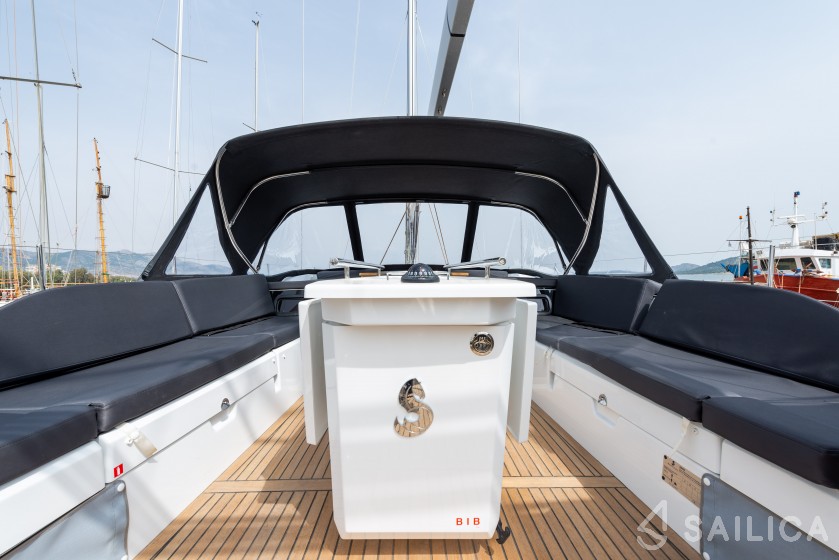 Oceanis 51.1 - Yacht Charter Sailica