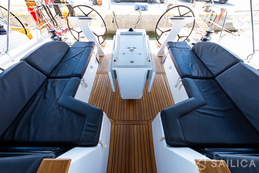 Oceanis 51.1 - Yacht Charter Sailica
