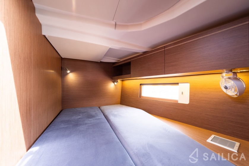 Oceanis 51.1 - Yacht Charter Sailica