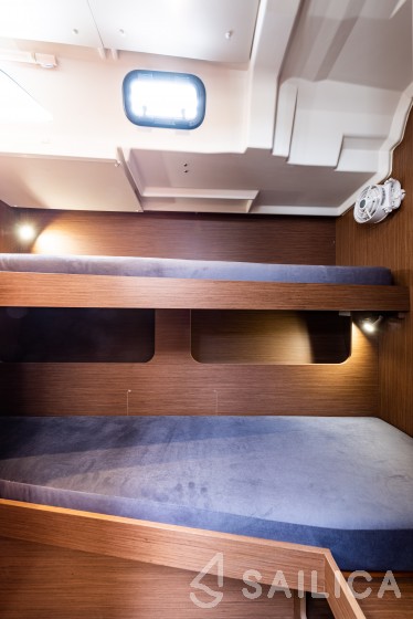 Oceanis 51.1 - Yacht Charter Sailica