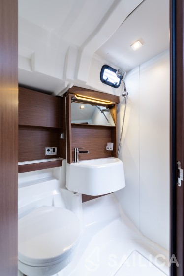 Oceanis 51.1 - Yacht Charter Sailica