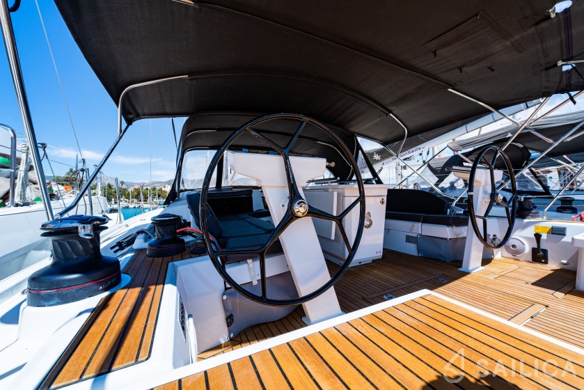 Oceanis 51.1 - Yacht Charter Sailica