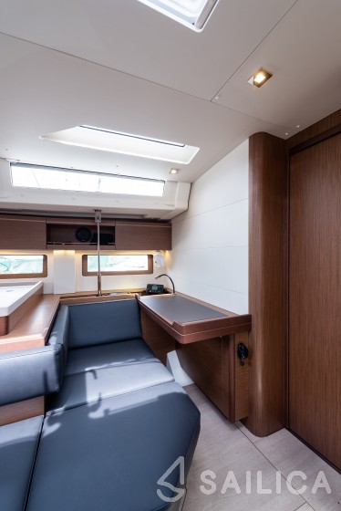 Oceanis 51.1 - Yacht Charter Sailica