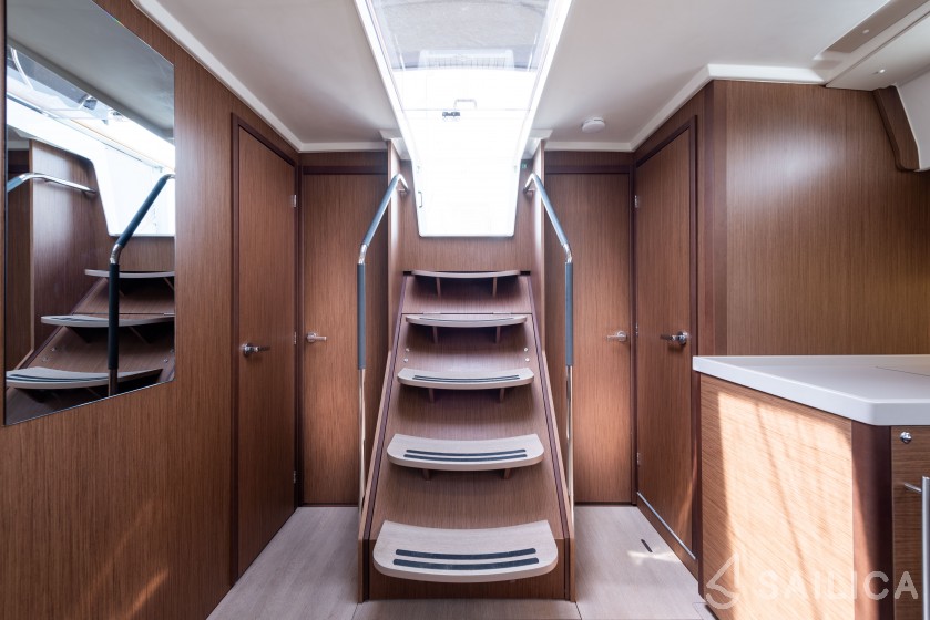 Oceanis 51.1 - Yacht Charter Sailica
