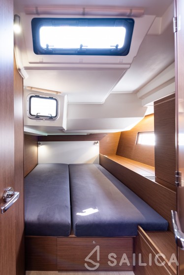 Oceanis 51.1 - Yacht Charter Sailica