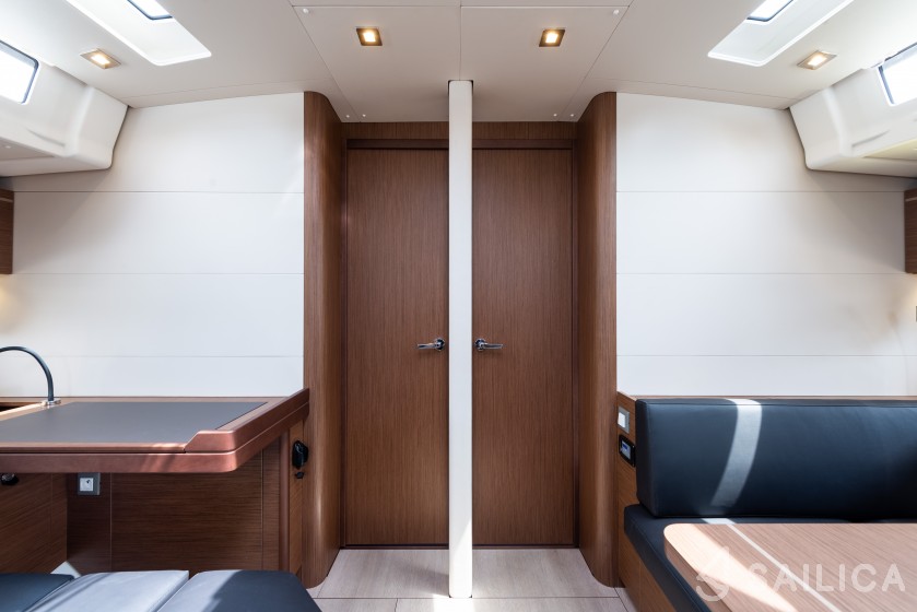 Oceanis 51.1 - Yacht Charter Sailica