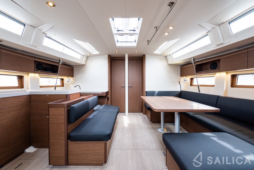 Oceanis 51.1 - Yacht Charter Sailica