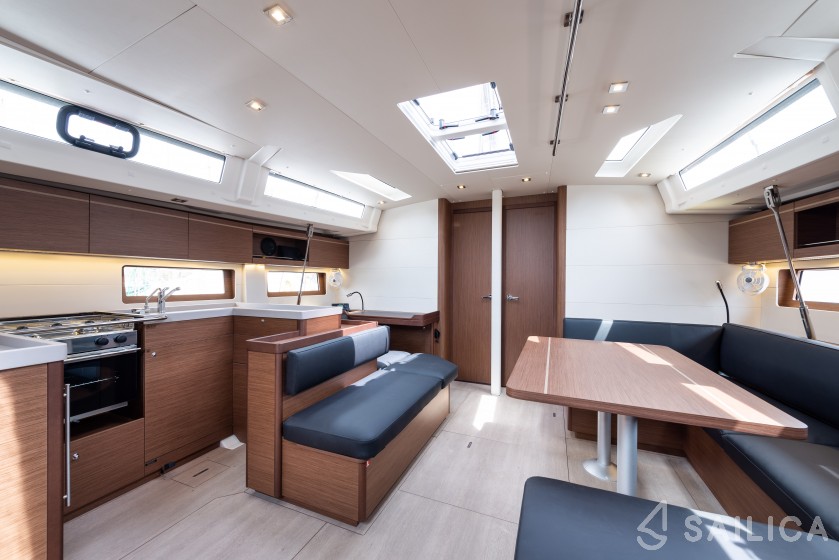 Oceanis 51.1 - Yacht Charter Sailica