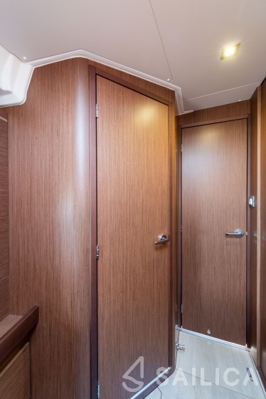 Oceanis 51.1 - Yacht Charter Sailica