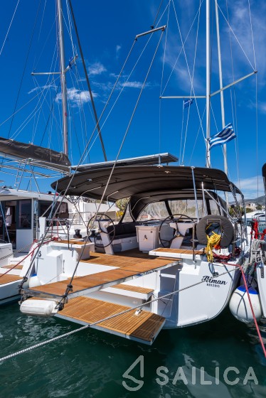Oceanis 51.1 - Yacht Charter Sailica