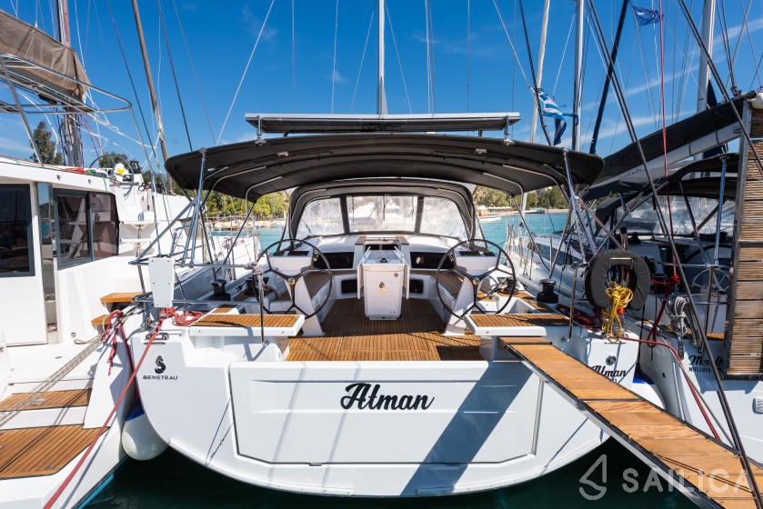 Oceanis 51.1 - Yacht Charter Sailica