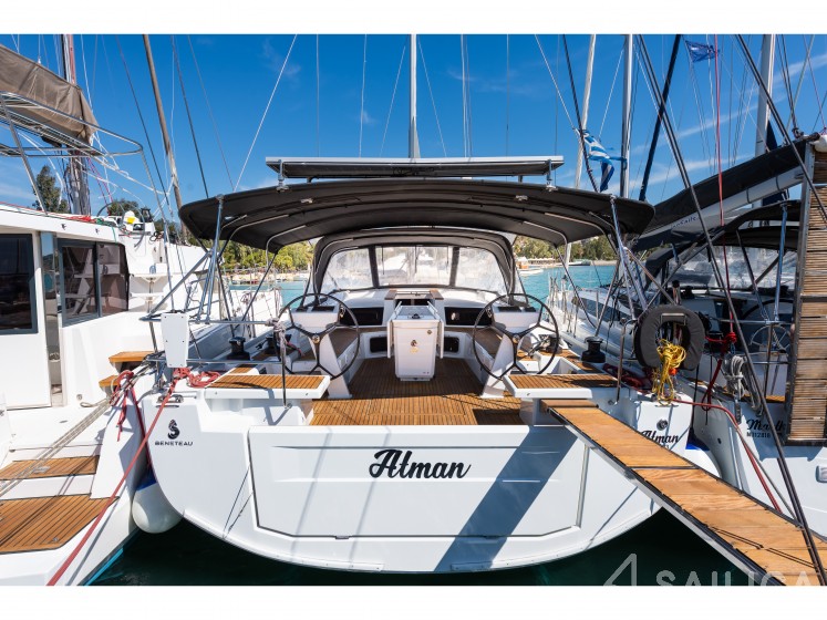 Oceanis 51.1 - Yacht Charter Sailica