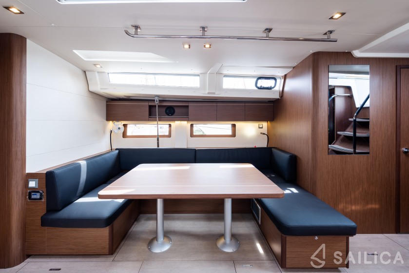 Oceanis 51.1 - Yacht Charter Sailica