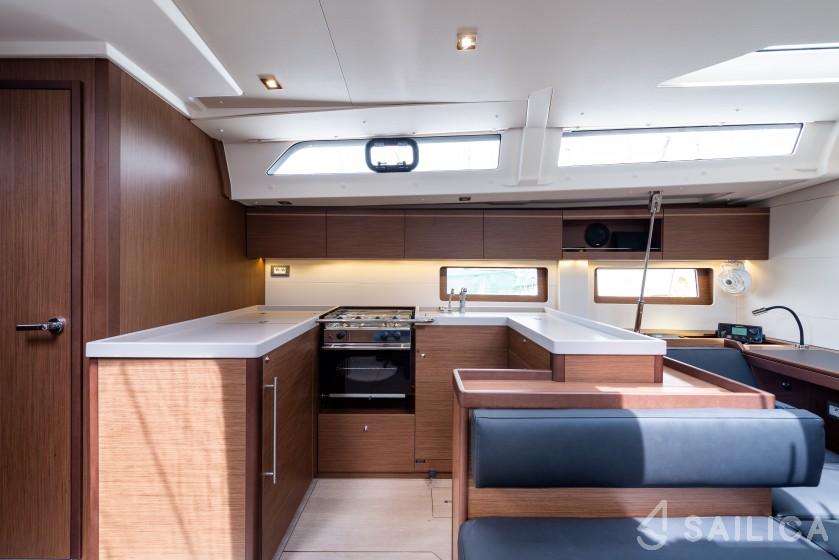 Oceanis 51.1 - Yacht Charter Sailica